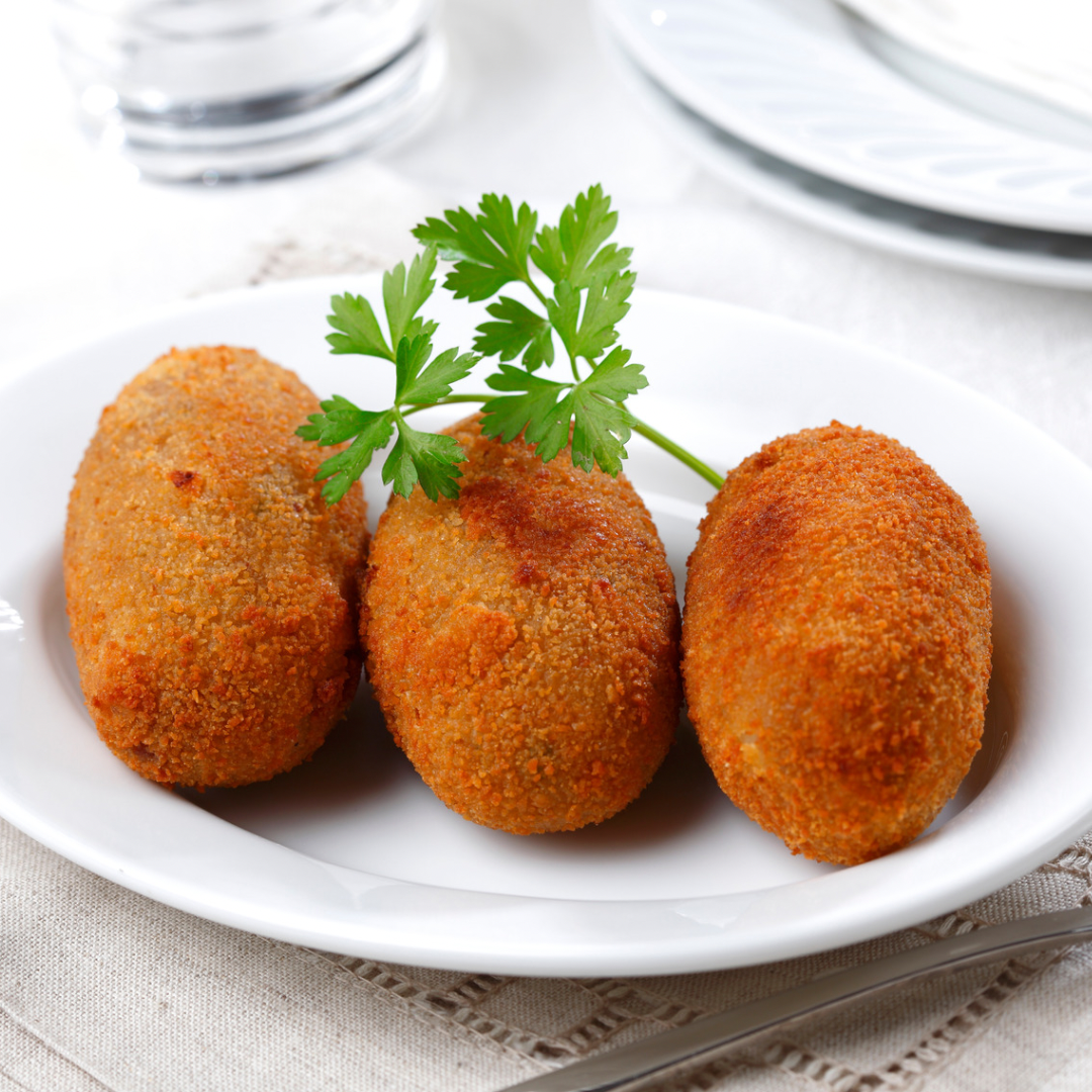 Coxinha, bolinha de Queijo e Croquete de carne - Casa Manioca